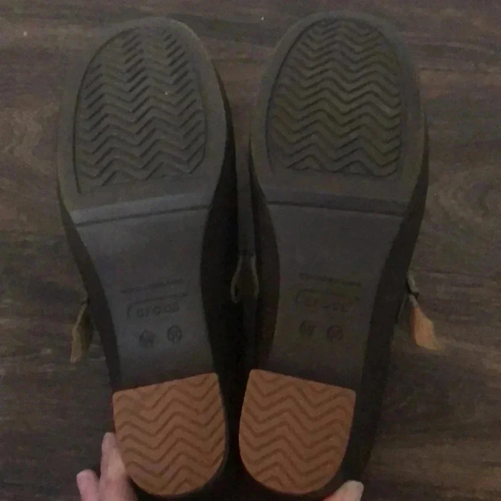 CROCS Women's Sarah Suede Buckle Slip on Mules Clogs  heels Brown Women … - Picture 7 of 10